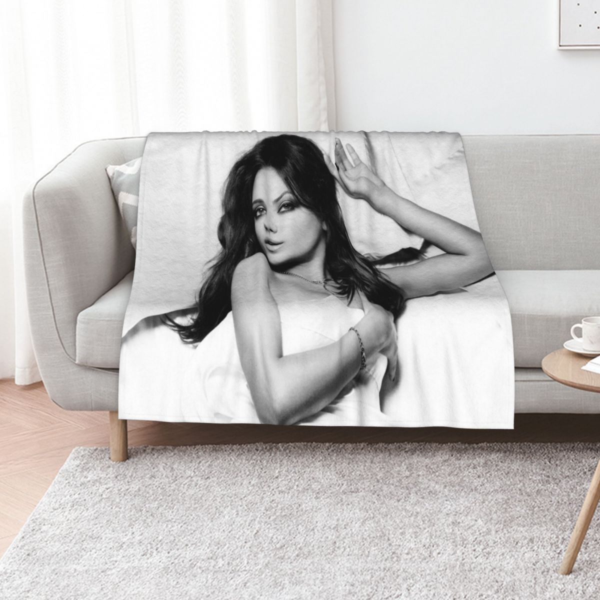 hot mila Throw Blanket cosplay - огляд і ціна Anime Cosplay Idea